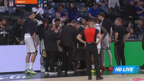 Poster siaran Anadolu Efes Istanbul VS Besiktas